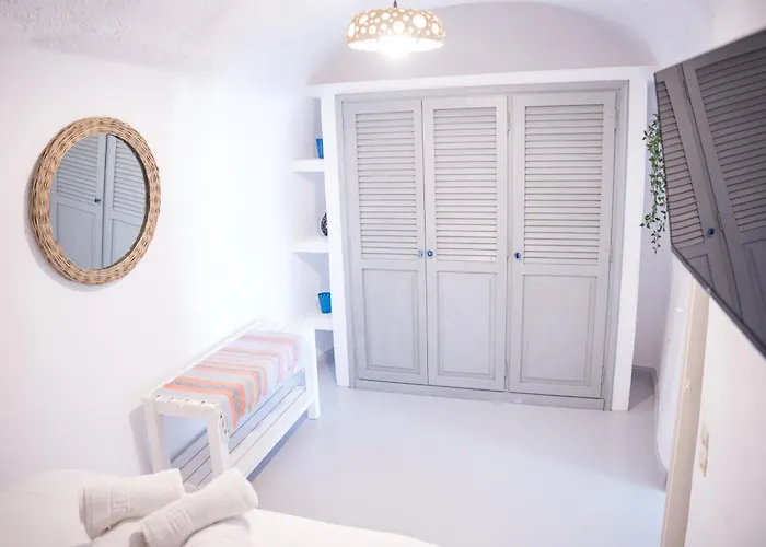 Joy House * Akrotírion